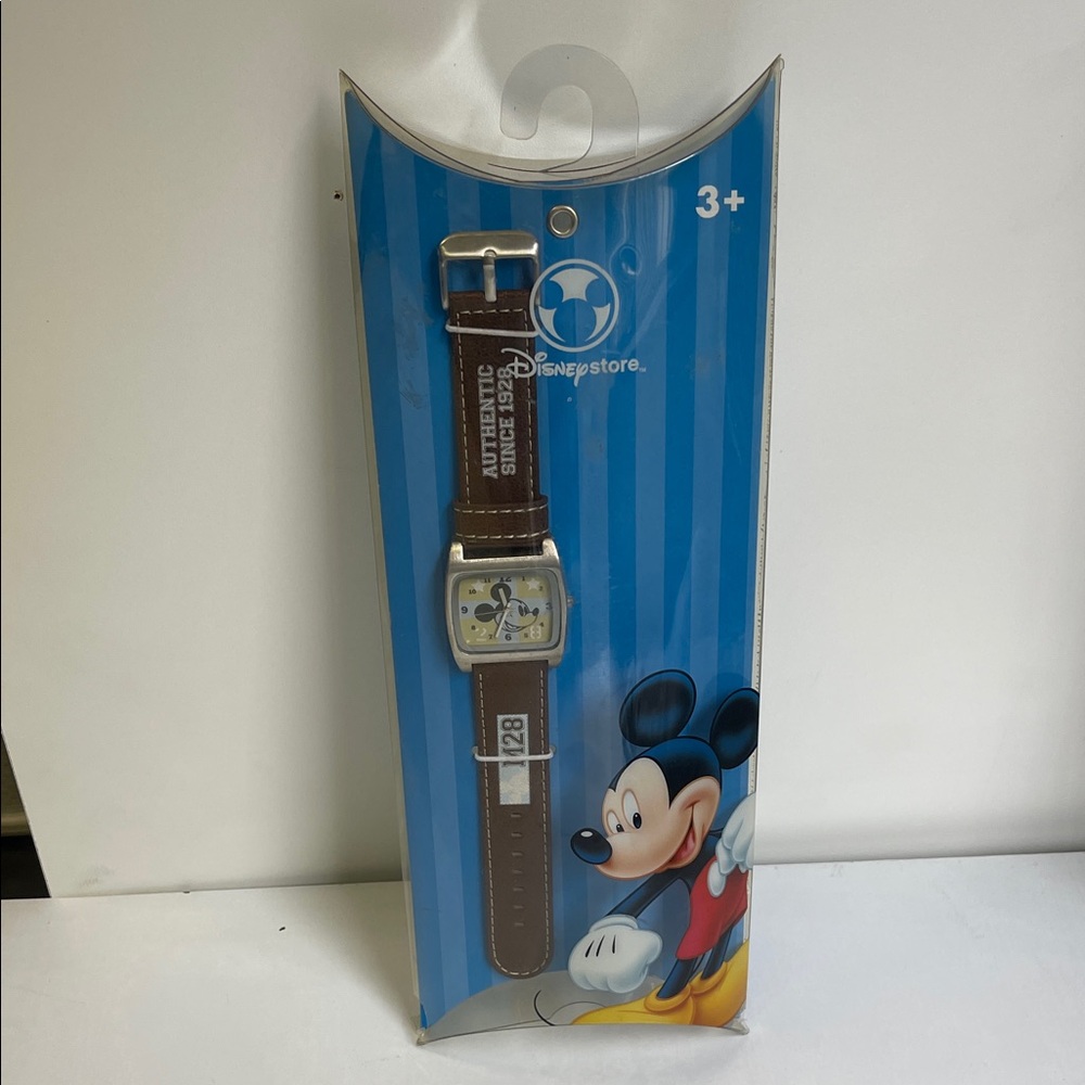 Disney Store Leather Band Mickey Mouse M28 Watch. NEW